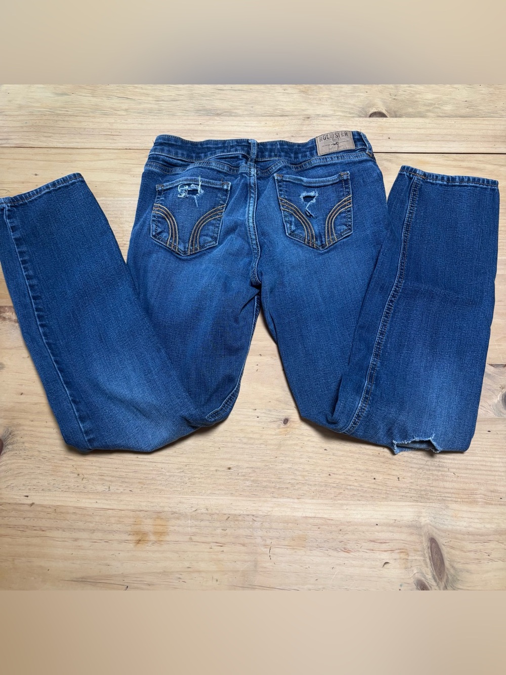 Hollister Women's Dark Blue Skinny Jeans with Back Pocket Distress